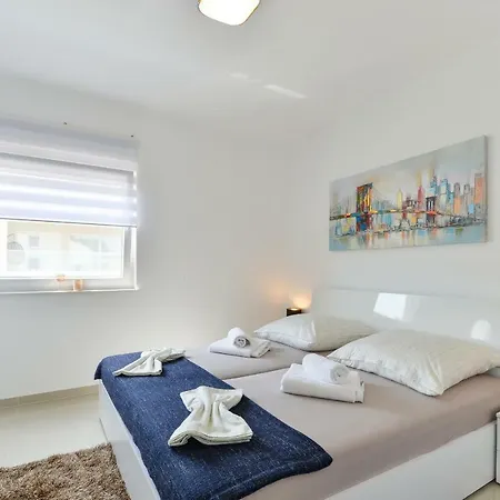 Olujic Apartman Vir