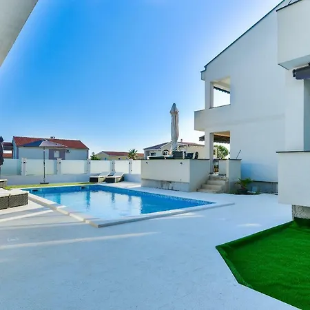 Apartment Olujic Vir
